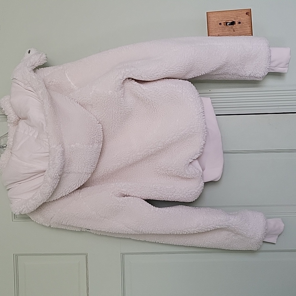 ALO Yoga Foxy Sherpa Jacket in Cream - Picture 2 of 5